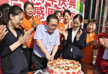 一路耕耘  十三載繪就發(fā)展圖；石董慰問(wèn)  啟新程共譜新華章