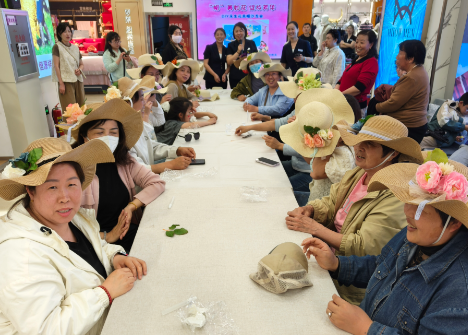 “帽”美如花   感恩母親指尖傳； 繽紛彩繪   致謝母愛(ài)金威贊