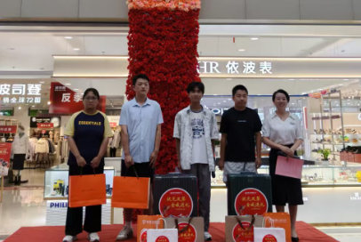 金榜題名傳佳話(huà) 金威贈禮揚美名